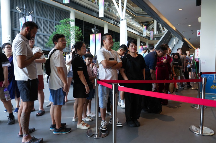 Người Singapore xếp hàng ở Vietnam Phở Festival: Hôm qua đã đông, nay càng đông hơn - Ảnh 3.