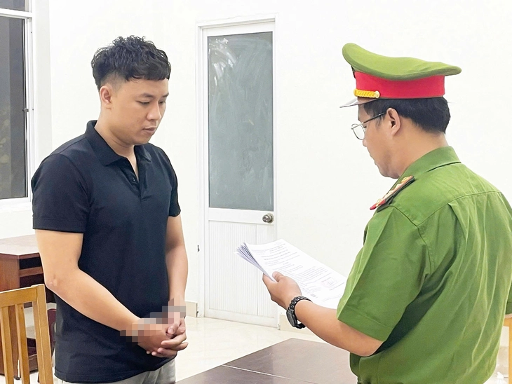 Bắt nghi phạm giả danh công an chặn xe cô gái, ép nhậu say đưa vào khách sạn hiếp dâm - Ảnh 1. hiếp dâm - Ảnh 1.