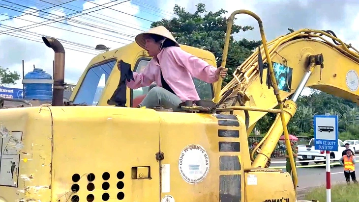Tạm giữ người phụ nữ ngăn thi công dự án chỉnh trang đô thị ở Tây Ninh - Ảnh 1.
