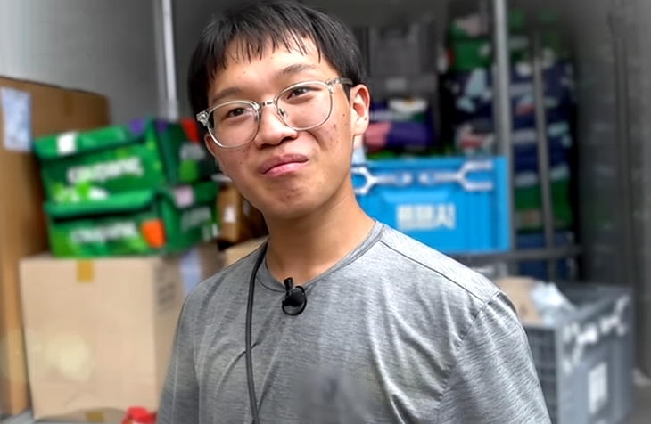 Mua hàng 250 đồng cũng bị làm tròn 1.000 đồng, dư tiền thì phải chờ thối lại, sao gọi keo kiệt? - Ảnh 1.