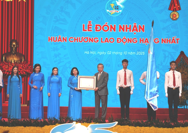 Tổng Bí thư Tô Lâm gợi mở 10 nhiệm vụ cho Hội Liên hiệp Phụ nữ Việt Nam - Ảnh 2.
