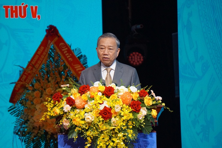 Tổng Bí thư Tô Lâm gợi mở 10 nhiệm vụ cho Hội Liên hiệp Phụ nữ Việt Nam - Ảnh 1.