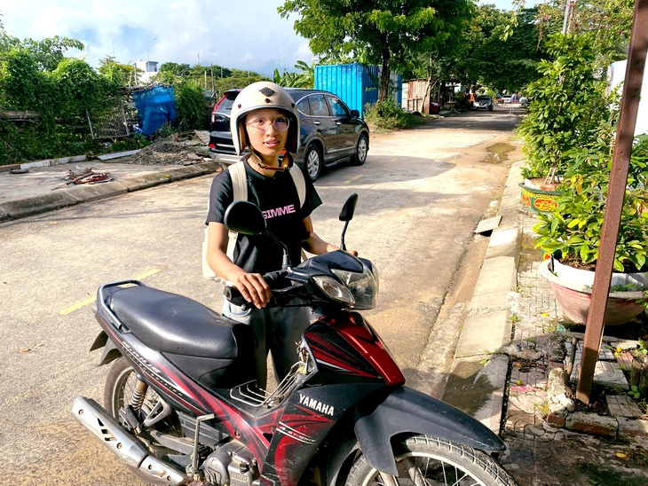 Đại học Duy Tân miễn phí 4 năm học, nhiều bạn đọc tiếp sức sinh viên Hà Bảo Châu mồ côi cha mẹ - Ảnh 1.
