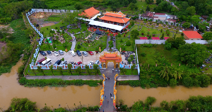 Hoài Linh bất ngờ mở lại cửa đền thờ tổ 100 tỉ dịp giỗ tổ sân khấu - Ảnh 2.