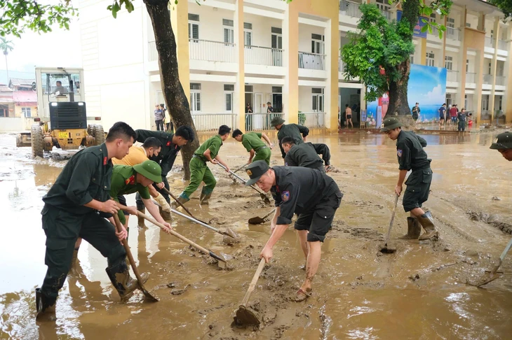 Lũ trên các sông ở miền Bắc đang xuống chậm, cảnh báo lũ trên sông Cửu Long - Ảnh 2.