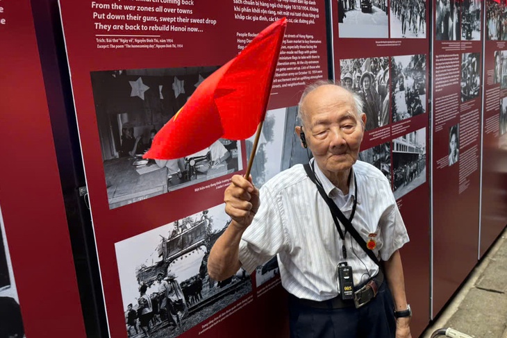 Nhân chứng gần trăm tuổi kể chuyện ngày tiếp quản thủ đô - Ảnh 1. Nhân chứng gần trăm tuổi kể chuyện ngày tiếp quản thủ đô - Ảnh 1.