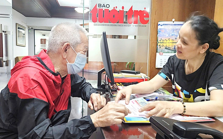 Nhóm dược sĩ 'trái tim yêu thương' -  Thương về miền Trung - Ảnh 4.