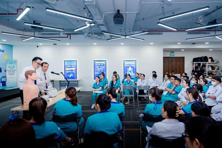 Long Châu hợp tác cũng Đại học Y Dược chuẩn hóa kỹ năng, đảm bảo an toàn từng mũi tiêm - Ảnh 4.