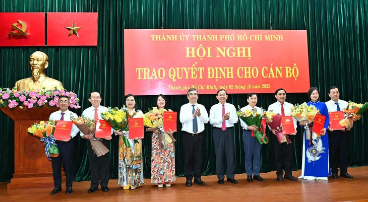 TP.HCM tiếp tục chỉ định 14 cán bộ về làm lãnh đạo cấp xã - Ảnh 1.