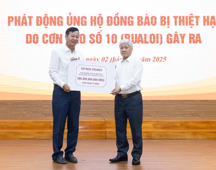 Tổng Bí thư Tô Lâm, Chủ tịch Quốc hội Trần Thanh Mẫn ủng hộ đồng bào khắc phục hậu quả bão số 10 - Ảnh 4.