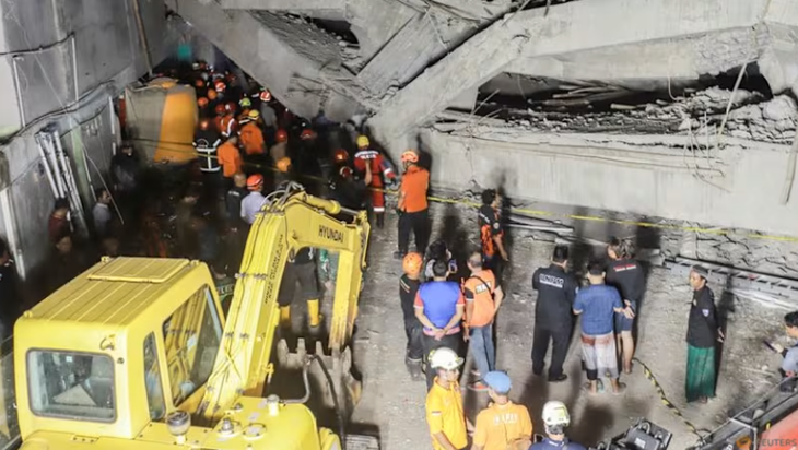 Vụ sập trường ở Indonesia: 59 người mất tích, không còn dấu hiệu sự sống - Ảnh 1.