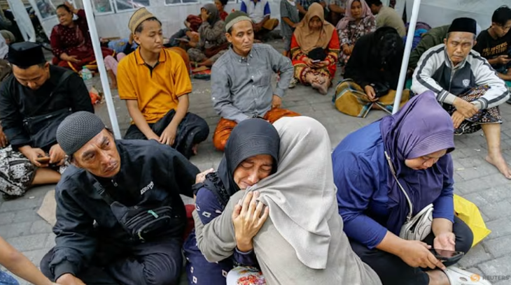 Vụ sập trường ở Indonesia: 59 người mất tích, không còn dấu hiệu sự sống - Ảnh 2.