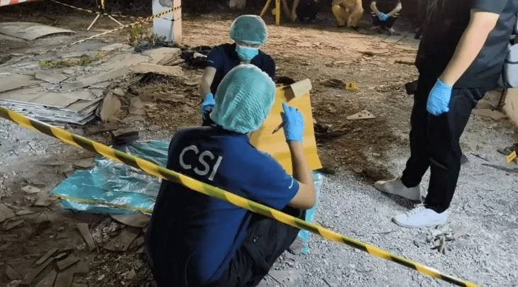 Tìm được điện thoại mất, người đàn ông sốc khi thấy ảnh chụp hài cốt trong nhà hoang - Ảnh 3.