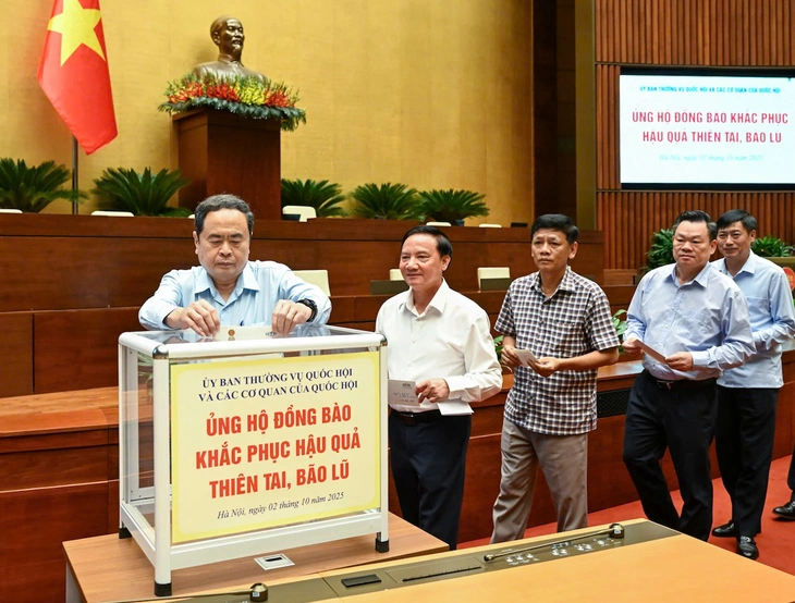 Tổng Bí thư Tô Lâm, Chủ tịch Quốc hội Trần Thanh Mẫn ủng hộ đồng bào khắc phục hậu quả bão số 10 - Ảnh 3.