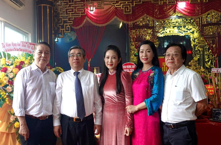 Toàn bộ tiền cúng giỗ tổ sân khấu dành giúp đồng bào bị ảnh hưởng bão Bualoi - Ảnh 2.