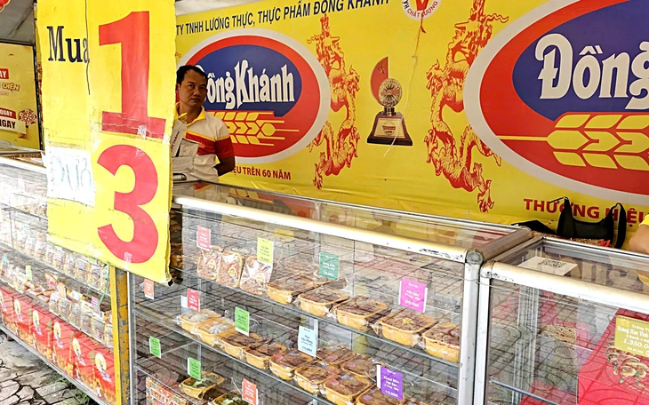 Bánh trung thu đại hạ giá hút khách, người mua cần lưu ý để tránh hàng kém chất lượng - Ảnh 6.