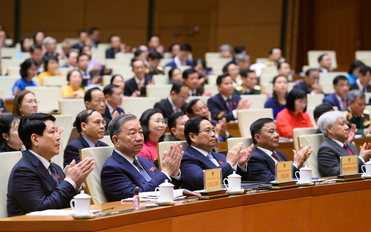 Lãnh đạo Đảng, Nhà nước, đại biểu Quốc hội vào lăng viếng Chủ tịch Hồ Chí Minh - Ảnh 8.
