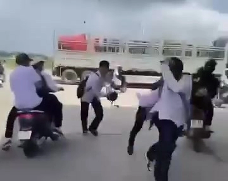 bạo lực học đường - Ảnh 1.