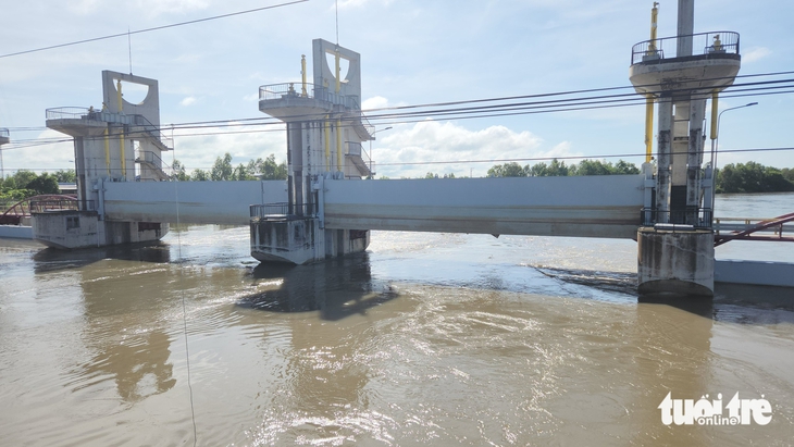 đóng cống Tha La - Ảnh 1.