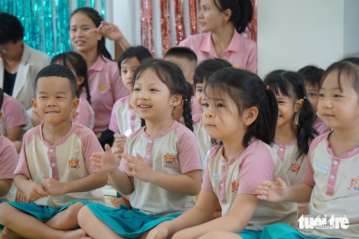 Những ánh mắt trẻ thơ ‘thèm’ sách - Ảnh 2. Tuần sách kết nối - Ảnh 2.