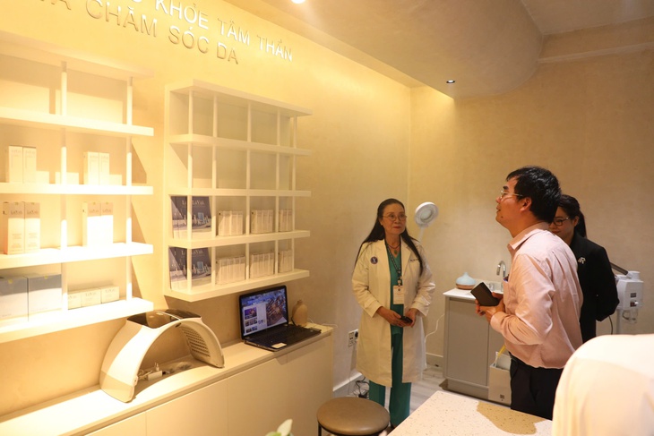 Trường đại học mở phòng tư vấn sức khỏe tâm thần cho sinh viên và chăm sóc da cho nhân viên nữ - Ảnh 1.