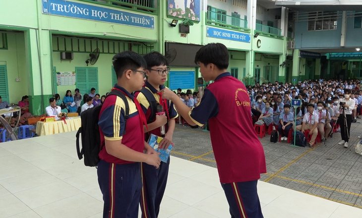 bạo lực học đường - Ảnh 1.
