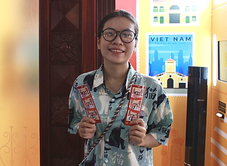 Chụp ảnh Photobooth tại Bưu điện TP.HCM - Ảnh 3. Photobooth tại Bưu điện TP.HCM hút khách nhờ tạo tem thư, postcard độc đáo - Ảnh 3.