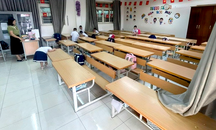 Trứng cút bốc mùi tại bếp ăn trường tiểu học: Nhiều phụ huynh cho con nghỉ học - Ảnh 1.