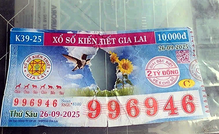 Vụ tờ vé số trúng 2 tỉ bị rách ở Quảng Ngãi: Chủ nhân tờ vé tìm đến luật sư 'có kinh nghiệm' - Ảnh 1.