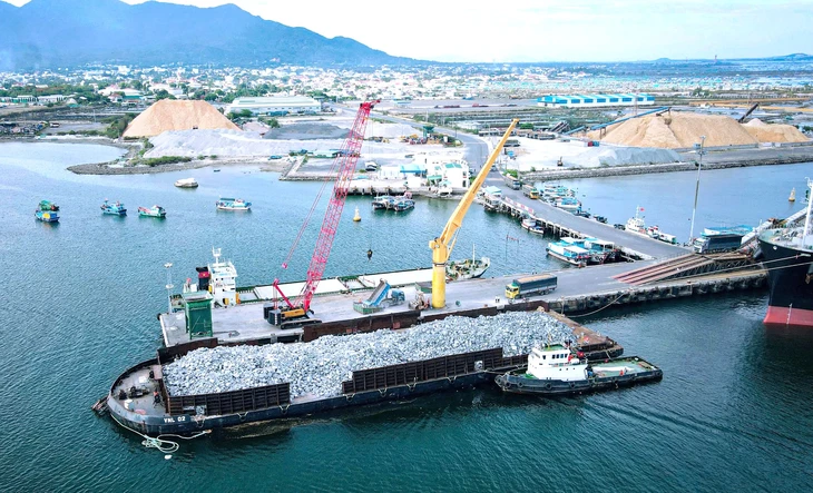Cảng Cam Ranh đón 3 triệu tấn hàng trong năm 2025, đá xây dựng và dăm gỗ chiếm phần lớn - Ảnh 1. Cảng Cam Ranh lần đầu đạt 3 triệu tấn hàng, hướng đến mốc 4 triệu tấn ngay trong năm 2025 - Ảnh 1.