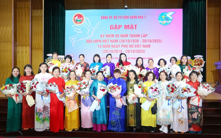 Nữ cán bộ chiến sĩ Quân khu 7 ‘trí tuệ, bản lĩnh, hậu phương vững chắc’ - Ảnh 3.