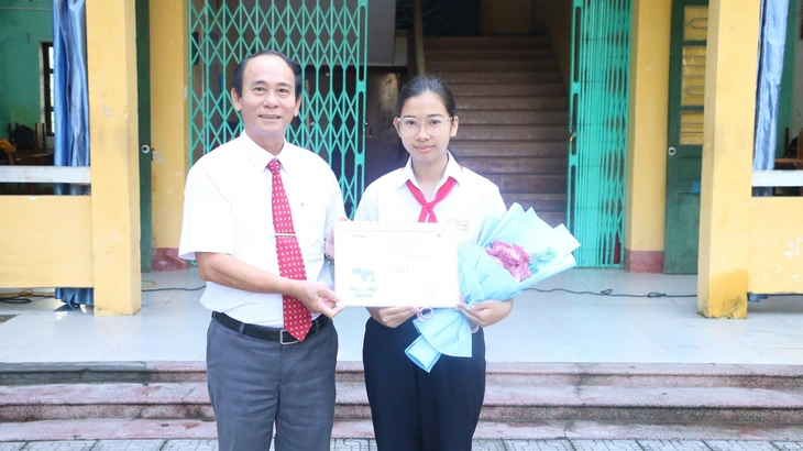 Nguyễn Hoàng Quỳnh Anh, cô bé lớp 2 đoạt giải kể chuyện sách thiếu nhi - Ảnh 5. kể chuyện sách - Ảnh 4.
