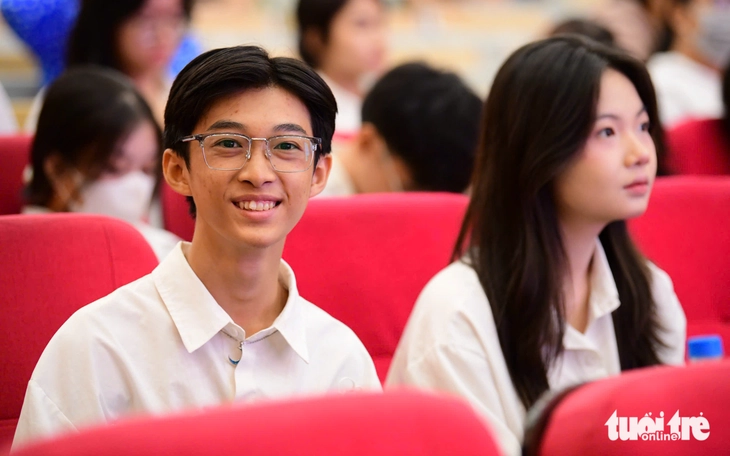 Chuyện đời cảm động của nữ SV: Mẹ nuôi tảo tần chăm con, con nghỉ học 8 tháng làm thuê chăm mẹ - Ảnh 7.