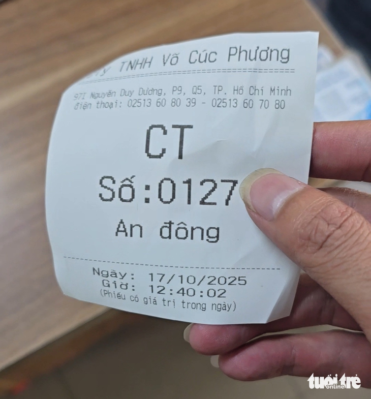 Nhiều xe khách hợp đồng 'trá hình' vi phạm ở trung tâm TP.HCM- Ảnh 6. Nhiều xe khách hợp đồng 'trá hình' vi phạm ở trung tâm TP.HCM- Ảnh 6.