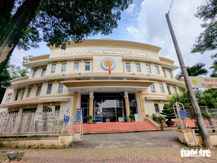 Vụ tờ vé số trúng độc đắc bị rách tại Quảng Ngãi: Đại lý vé số, người bán tờ vé nói gì?- Ảnh 1. Vụ tờ vé số trúng độc đắc bị rách tại Quảng Ngãi: Đại lý vé số, người bán tờ vé nói gì?- Ảnh 1.