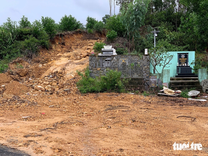 Bộ Tổng tham mưu chỉ đạo khẩn khắc phục sạt lở tại Nghĩa trang Đà Nẵng - Ảnh 1.
