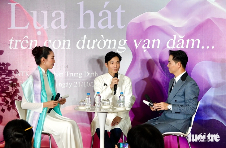 Nhà thiết kế Trung Đinh muốn thế giới công nhận áo dài là của Việt Nam - Ảnh 3. Trung Đinh - Ảnh 3.