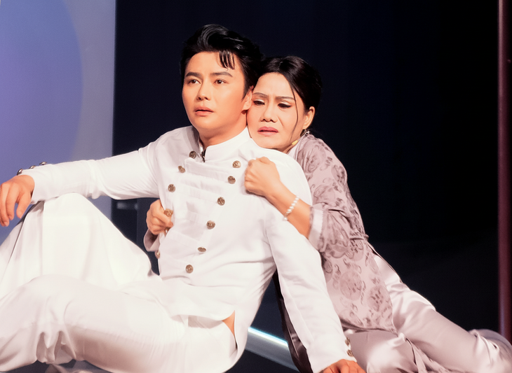 Tiếc với Bút máu - Ảnh 1.