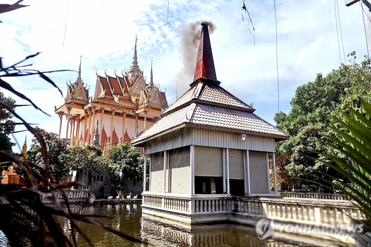Campuchia: Phát hiện thêm 3 thi thể người Hàn Quốc tại ngôi chùa từng hỏa táng nam sinh bị sát hại - Ảnh 1.