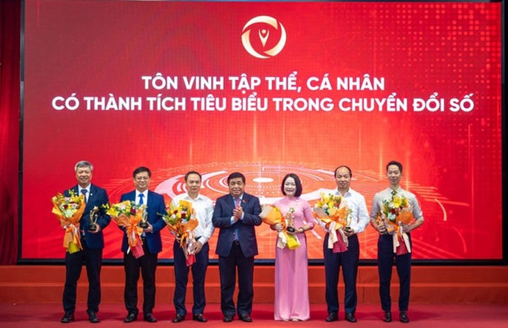 Đà Nẵng được vinh danh là 'Thành phố tiêu biểu về chuyển đổi số giai đoạn 2020 - 2024' - Ảnh 1.