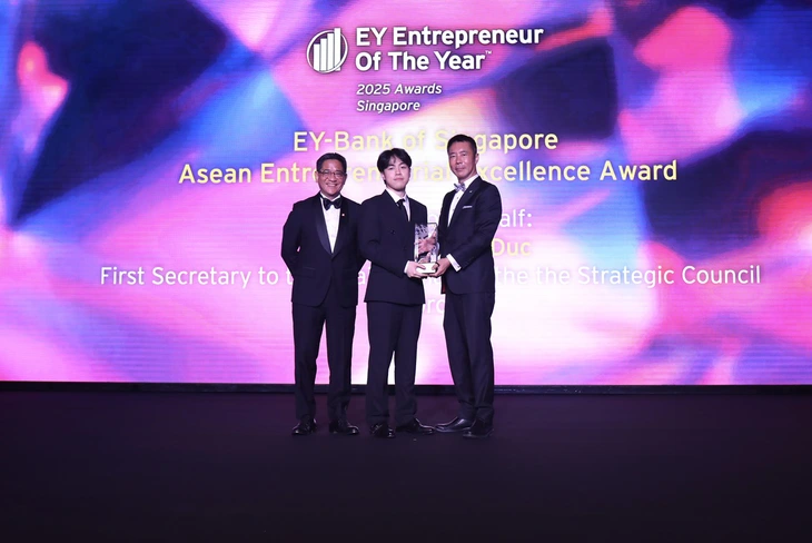 Anh hùng Lao động Thái Hương được trao giải doanh nhân xuất sắc ASEAN - Ảnh 2. Anh hùng Lao động Thái Hương được trao giải doanh nhân xuất sắc ASEAN - Ảnh 2.
