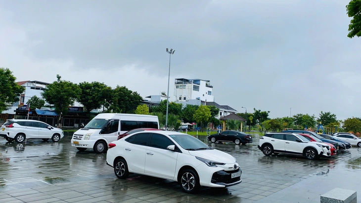 Giả công văn của lãnh đạo Đà Nẵng cho công chức nghỉ việc từ chiều 22-10 tránh bão - Ảnh 2.
