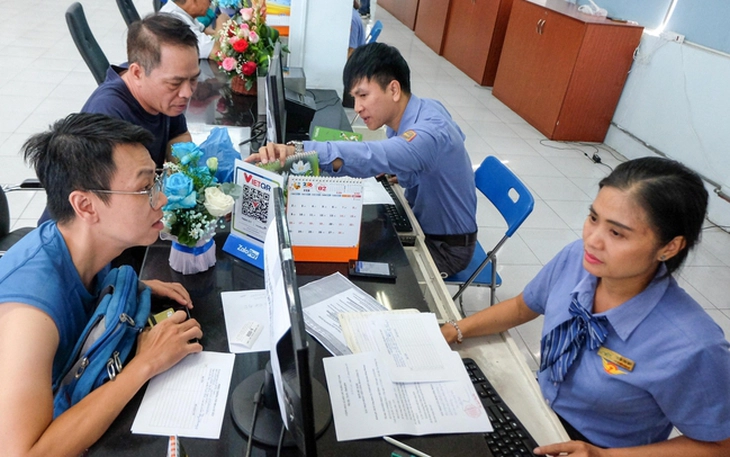 Tin tức sáng 14-11: Trình Quốc hội đầu tư sân bay Gia Bình; Phạt 4 triệu bán vé tàu thu lợi bất chín - Ảnh 9.