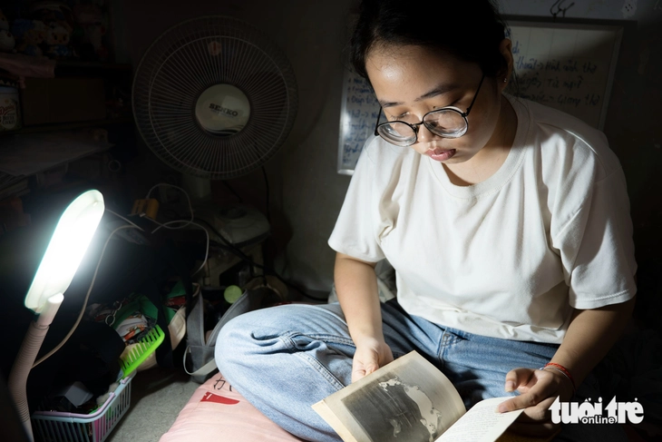 Cha mẹ đi lối riêng, 15 tuổi tự lo học phí và lo thuốc cho bà, làm thêm ngày đêm để vào cao đẳng - Ảnh 4.