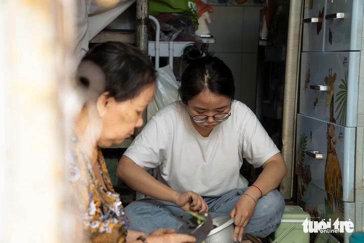 Cha mẹ đi lối riêng, 15 tuổi tự lo học phí và lo thuốc cho bà, làm thêm ngày đêm để vào cao đẳng - Ảnh 5.