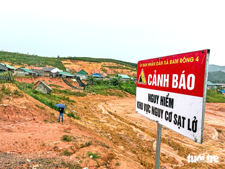 Khu tái định cư tránh sạt lở bị sạt lở: Yêu cầu khoan thăm dò, lập phương án xử lý - Ảnh 2.