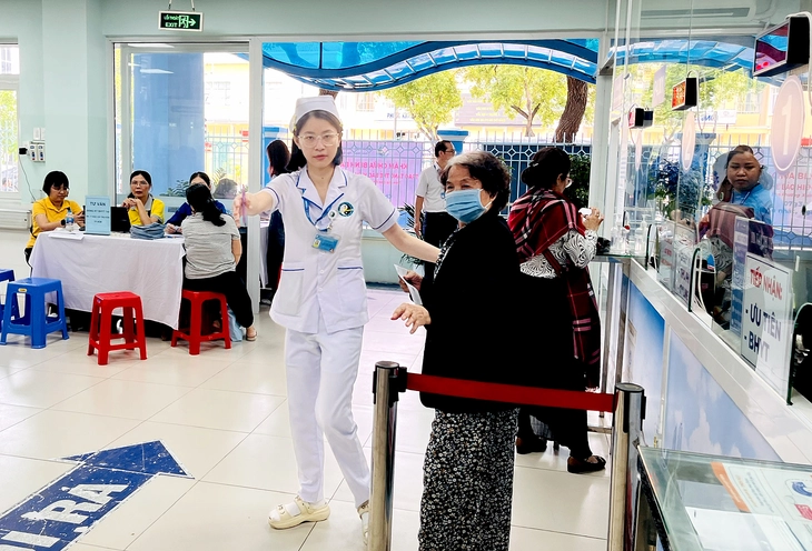 Cách hưởng trọn quyền lợi bảo hiểm y tế khi chuyển tuyến - Ảnh 1.