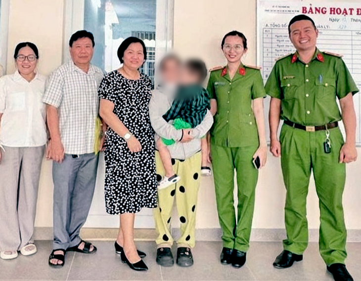 Hé lộ nguyên nhân người mẹ bỏ rơi con trai 4 tuổi ở Nha Trang - Ảnh 1.
