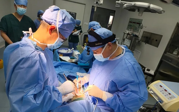 Cứu sống bệnh nhi 2 tuổi bị teo gan bẩm sinh nhờ ghép gan - Ảnh 1.