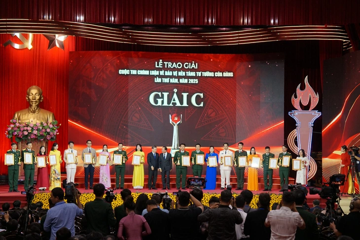 Tổng Bí thư Đảng Cộng sản Thụy Sĩ nhận giải A cuộc thi bảo vệ nền tảng tư tưởng của Đảng - Ảnh 6. bảo vệ nền tảng tư tưởng của Đảng - Ảnh 3.
